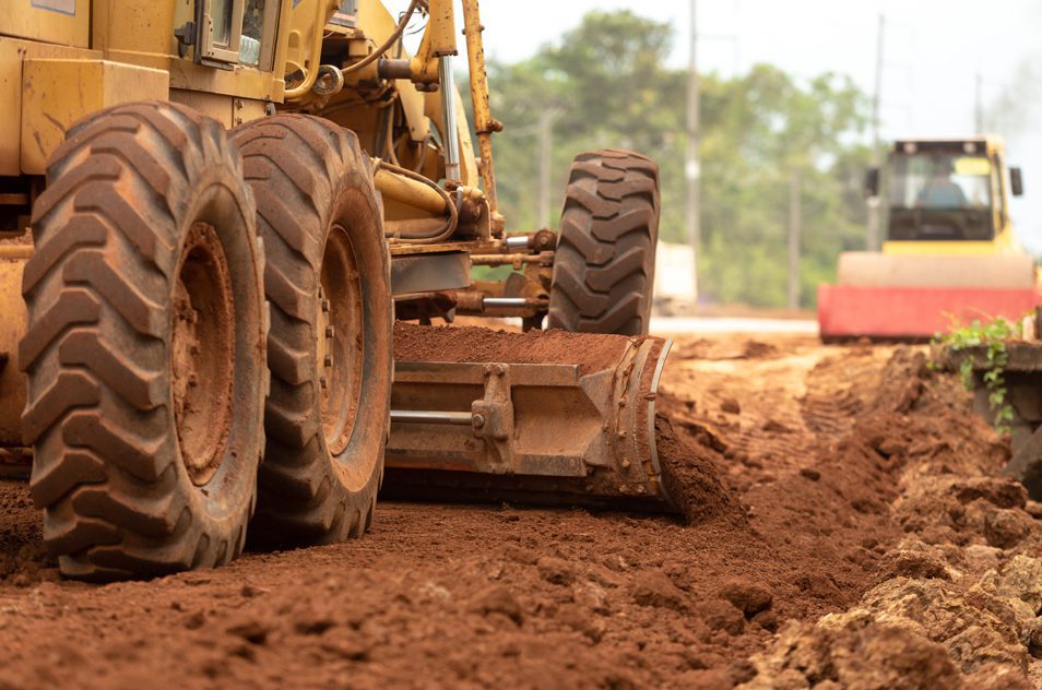 grading-GettyImages-1039004742 Overholt Grading equipment moving and grading dirt